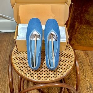 Vivaia Square-Toe V-Cut Flats Margot Denim Blue
Knit Sz 9 (EU 40)